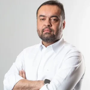 Pesquisa Quaest RJ: Cláudio Castro lidera disputa pelo Senado em dois cenários; Benedita da Silva aparece em seguida