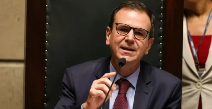 Eduardo Paes lidera corrida pelo governo do Rio de Janeiro, aponta pesquisa Genial/Quaest; Castro tem alta desaprovação