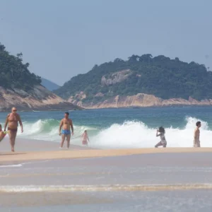 Frente Fria Chega ao Rio de Janeiro: Fim do Calor Intenso com Queda de Temperatura e Chuvas Isoladas Previstas