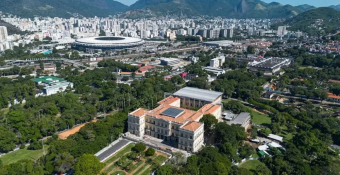 Eduardo Paes dispara em pesquisas para governo do RJ e venceria Douglas Ruas no 2º turno com 33 pontos de vantagem