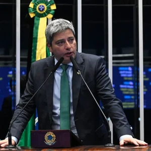 Permanência de Couto no Governo do RJ é inconstitucional, afirma Senador Carlos Portinho