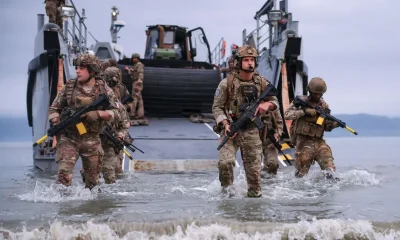 Marinhas do Brasil e França realizam exercício anfíbio conjunto na costa do Rio de Janeiro