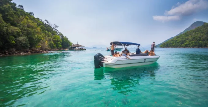 Angra dos Reis: O Paraíso Carioca com 365 Ilhas, Refúgios Tropicais e Mar Aquecido por Usina Nuclear