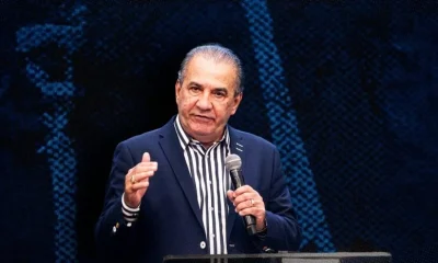 Silas Malafaia acena apoio a Flávio Bolsonaro em culto no Rio e critica STF e governo Lula
