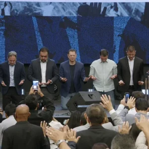 Malafaia une política e religião em culto no Rio, ora por Flávio Bolsonaro e critica Moraes e Bolsa Família