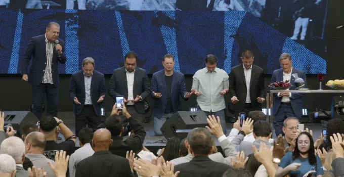 Malafaia une política e religião em culto no Rio, ora por Flávio Bolsonaro e critica Moraes e Bolsa Família