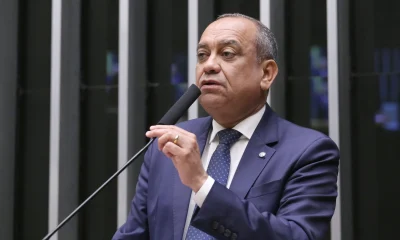 Carro blindado do deputado federal Max Lemos é alvejado em tentativa de assalto na BR-116, no Rio de Janeiro