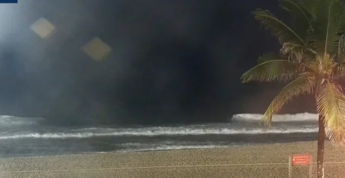 Ressaca no Rio de Janeiro: Ondas de até 3 metros atingem a orla com alerta de perigo até terça-feira