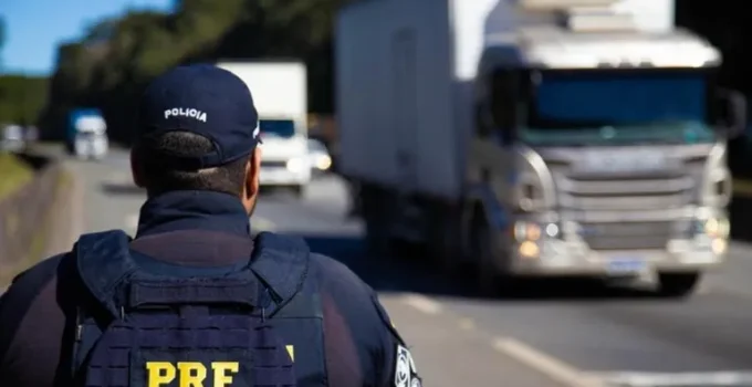 Operação de Feriado da PRF no RJ: 5 Mortes, 104 Feridos e Aumento de 106% em Ultrapassagens Indevidas
