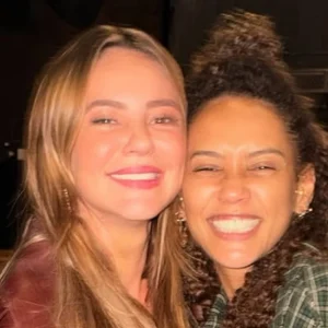 Paolla Oliveira prestigia estreia de Taís Araújo no teatro com monólogo 'Mudando de Pele' no Rio