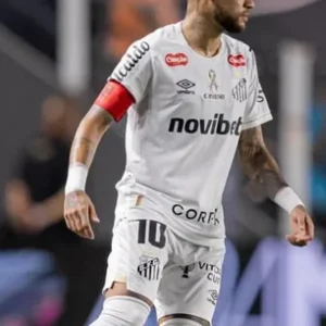Neymar envia mensagem emocionante a garoto de 7 anos que viu pai ser assassinado em assalto no Rio