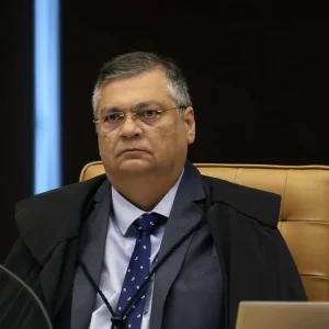 Flávio Dino adia por até 90 dias decisão do STF sobre redistribuição de royalties do petróleo