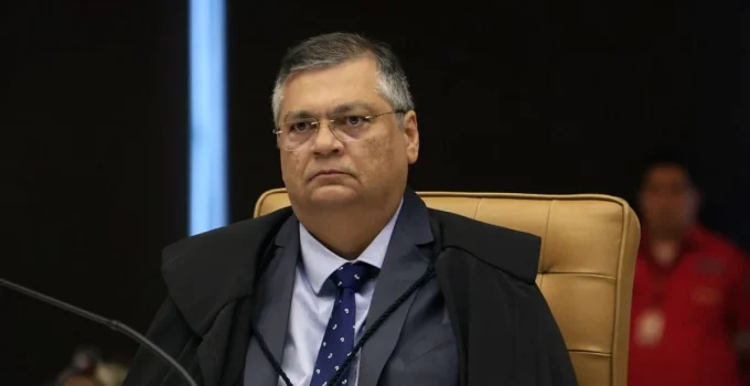 Flávio Dino adia por até 90 dias decisão do STF sobre redistribuição de royalties do petróleo