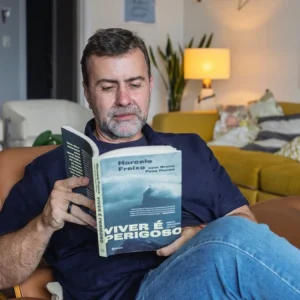 Marcelo Freixo lança biografia em Cabo Frio detalhando crime organizado e sua vida pública