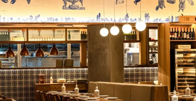 Restaurante Português Sardinha Abre Unidade em Niterói e Traz Tradição das Tabernas para o Plaza Shopping