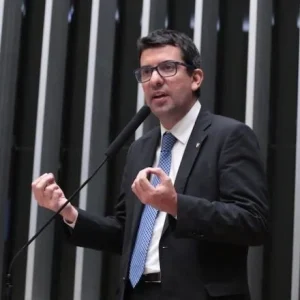 Deputado do Rio diz que patrimônio de R$ 7,6 milhões veio de herança após morte do pai