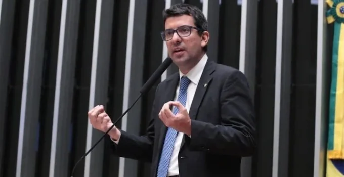 Deputado do Rio diz que patrimônio de R$ 7,6 milhões veio de herança após morte do pai
