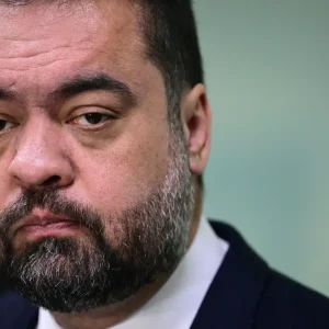 Justiça do Rio suspende segurança pessoal estendida a familiares de ex-governadores, incluindo parentes de Cláudio Castro