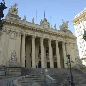Projeto de banheiros neutros para pessoas trans é retirado da pauta na Alerj após emendas e debates