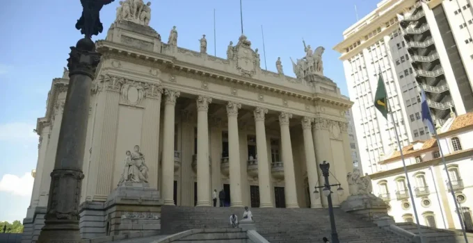 Projeto de banheiros neutros para pessoas trans é retirado da pauta na Alerj após emendas e debates
