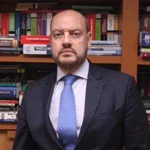 Governo Tampão no RJ: Interino Ricardo Couto Agita Bastidores e Favorece Futuro de Eduardo Paes?