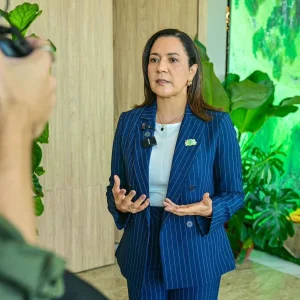 Governadora Mailza destaca potencial do Acre para conexão com o Pacífico e força da produção regional em evento no Rio