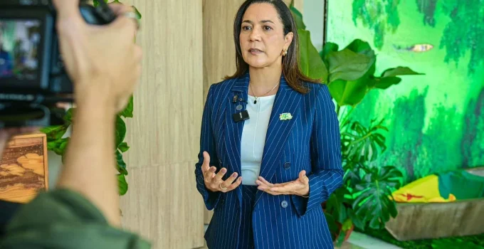 Governadora Mailza destaca potencial do Acre para conexão com o Pacífico e força da produção regional em evento no Rio
