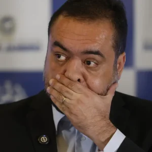 Ala do PL no Rio vê Cláudio Castro fragilizado, mas descarta abandono imediato após operação da PF