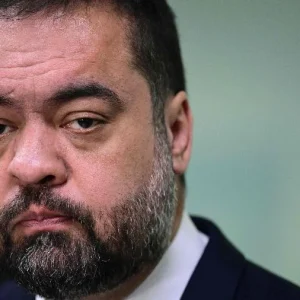 PF acusa Cláudio Castro de facilitar crimes de Ricardo Magro na Refit com manobras fiscais
