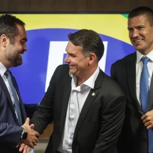 Flávio Bolsonaro e o fantasma do Rio: Crise Administrativa e Relações Controversas no Estado