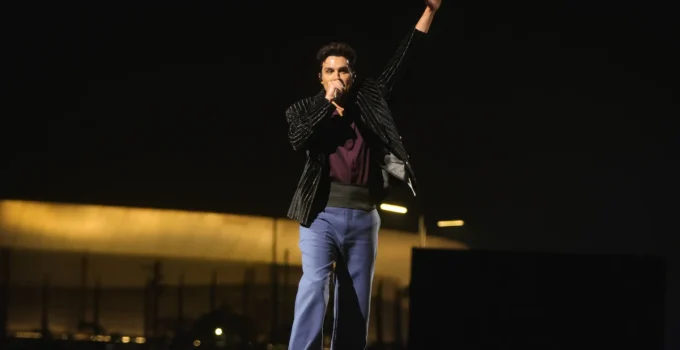 Luan Santana celebra 18 anos de carreira com megashow no Rio e participação especial de Ricky Martin