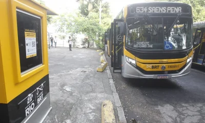 Mobi-Rio: Passageiros elogiam ônibus novos e ar-condicionado na linha Ilha x Tijuca, mas temem fim do dinheiro