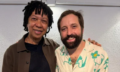 Djavan presta rara homenagem a Gregorio Duvivier em espetáculo no Rio e anuncia nova turnê de sucessos