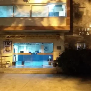 Turista Americano é Espancado Durante Assalto em Elevado do Rio de Janeiro; Grupo Voltava da Pedra do Sal