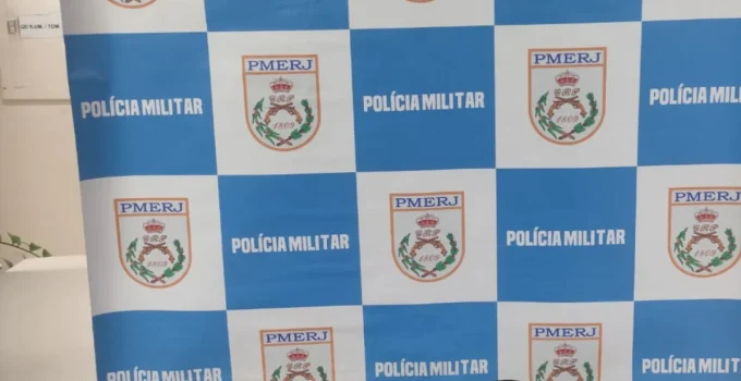 PM prende grupo que comandava assaltos a farmácias na Zona Sul do Rio com arma de choque e placa adulterada