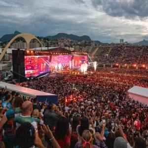 Marcha para Jesus no Rio reúne milhares de fiéis em celebração com música e fé na Avenida Presidente Vargas