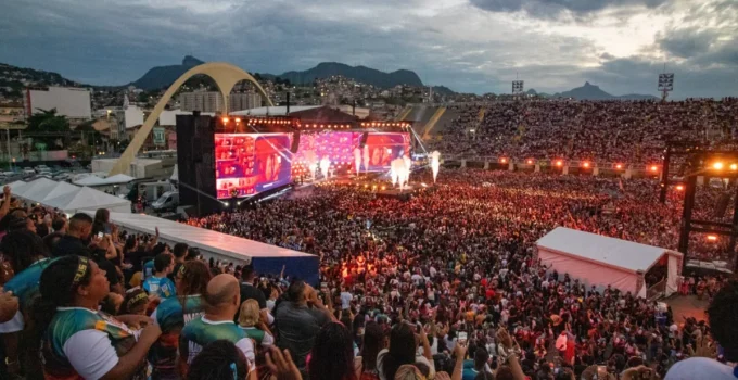Marcha para Jesus no Rio reúne milhares de fiéis em celebração com música e fé na Avenida Presidente Vargas