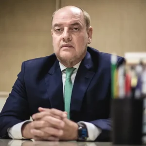 Juiz assume o Governo do Rio e promove 'faxina': 2.538 demitidos em meio a impasse judicial