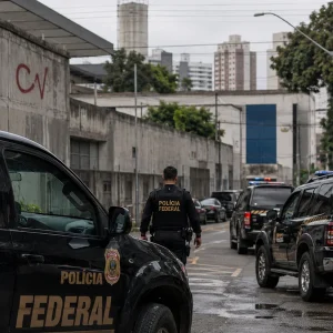 Polícia Federal Investiga Infiltração do Comando Vermelho na Política do Rio e Busca por Aliados e Documentos Sigilosos