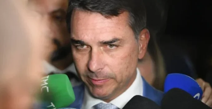 PF liga repasses bilionários do RJ ao Banco Master a negociações de Flávio Bolsonaro com banqueiro Vorcaro