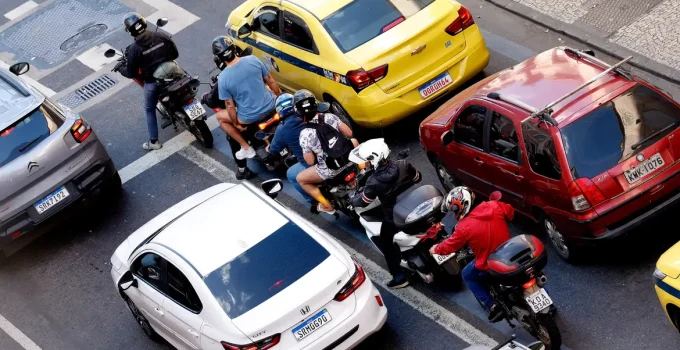 Mortes em Acidentes de Moto Disparam no Brasil com Crescimento de Aplicativos de Transporte e Entrega