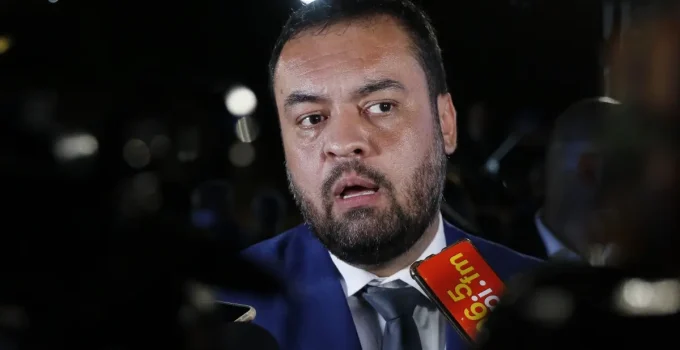 Corrupção Endêmica no Rio: Mensagens Revelam Ligações entre Cláudio Castro e Daniel Vorcaro e Aportes Milionários