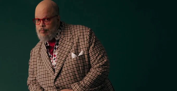 Ed Motta pede desculpas a nordestinos com música antes de show no Circo Voador