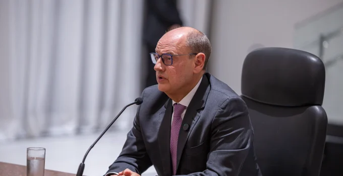 Aparelhos de Escuta Encontrados em Gabinete do Governador do Rio de Janeiro Levam à Investigação