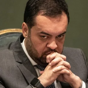 Cláudio Castro Desiste da Disputa pelo Senado no RJ Após Investigações da PF sobre Rioprevidência e Refit