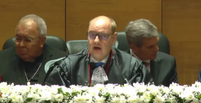 Escutas Ilegais Encontradas no Gabinete do Governador do Rio de Janeiro, Ricardo Couto, Levam à Investigação