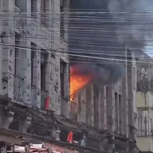 Incêndio de Grandes Proporções Devasta Andar de Prédio no Centro do Rio de Janeiro Neste Sábado (30); Vias Bloqueadas