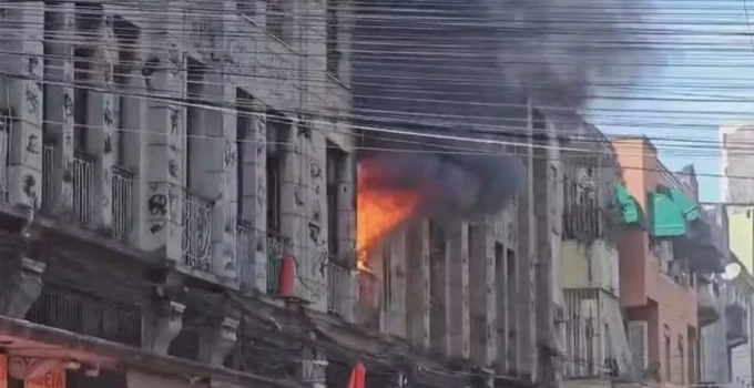 Incêndio de Grandes Proporções Devasta Andar de Prédio no Centro do Rio de Janeiro Neste Sábado (30); Vias Bloqueadas