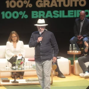 Lula volta a elogiar governador interino do Rio, Ricardo Couto, e diz que ele 'vai ajudar a consertar o estado'
