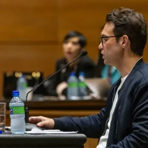 Babá de Henry Borel presta depoimento e muda versão pela terceira vez em julgamento